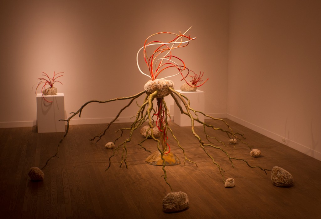 伊藤三千代展「和の考察」-白と緋のイメージ- 