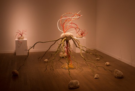 伊藤三千代展「和の考察」-白と緋のイメージ-